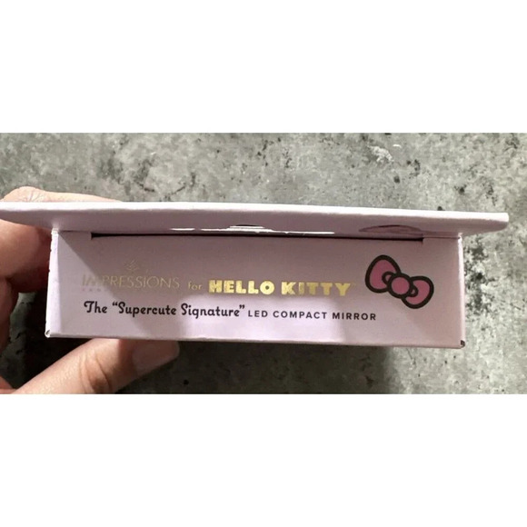 Impressions Hello Kitty "Supercute Signature" Compact 3X Magnified Mirror PINK - Picture 5 of 6